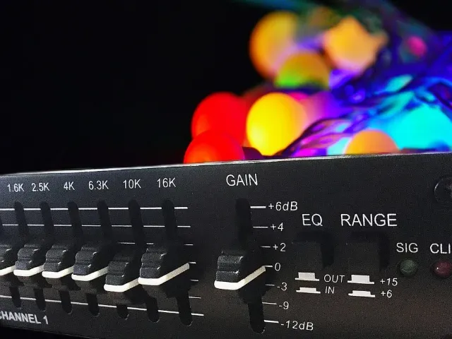 StudioMaster SRQ30 2x15 Band Graphic Equaliser - SALE!!